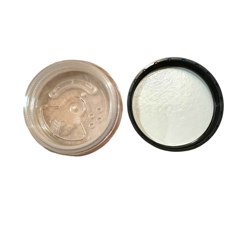 bareMinerals Original Powder Foundation Golden Beige, Broad Spectrum SPF 15 - Picture 2 of 3